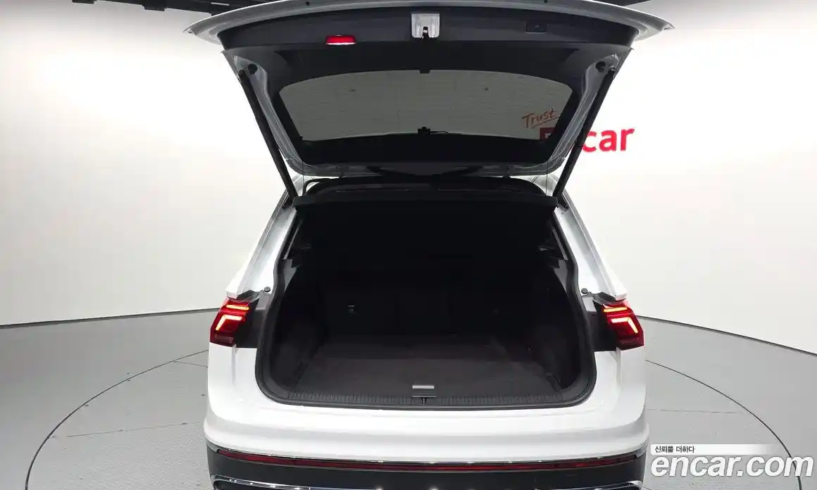 Volkswagen Tiguan 2021 2.0 гидро в Москве № 1623212, фото 20