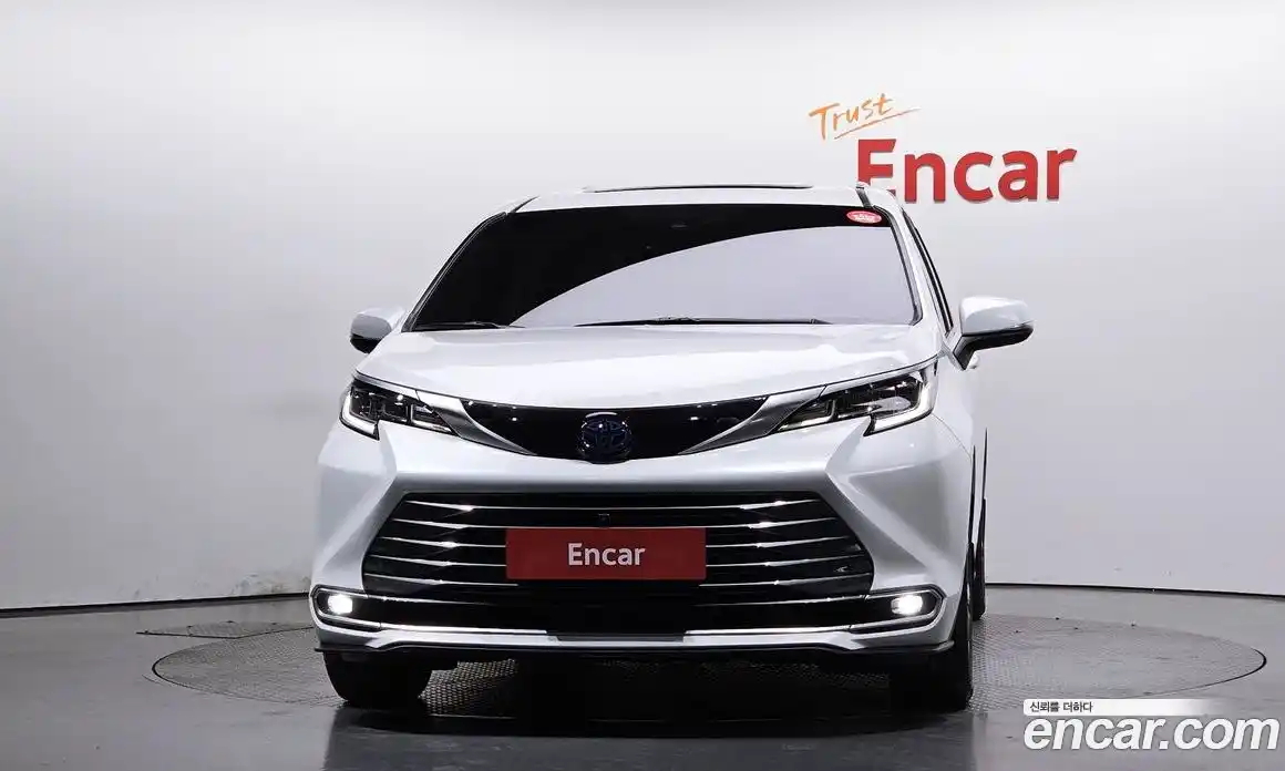 Toyota Sienna 2024 2.5 гидро в Москве № 1624361, фото 3