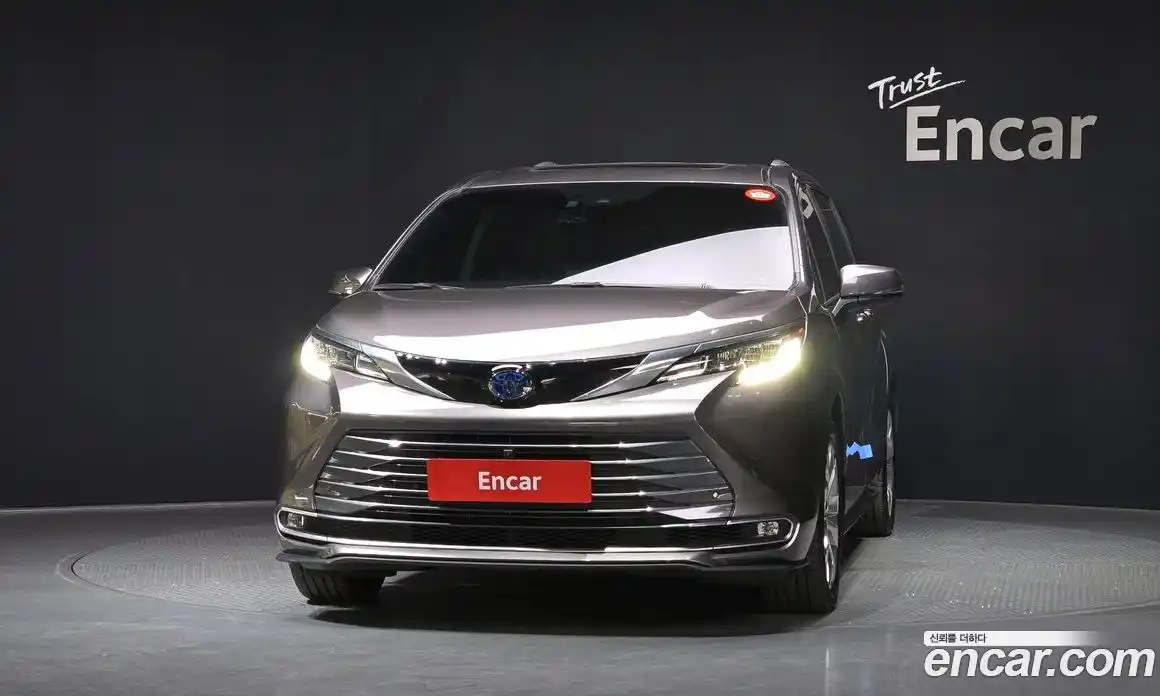 Toyota Sienna 2022 2.5 гидро в Москве № 1624378, фото 3