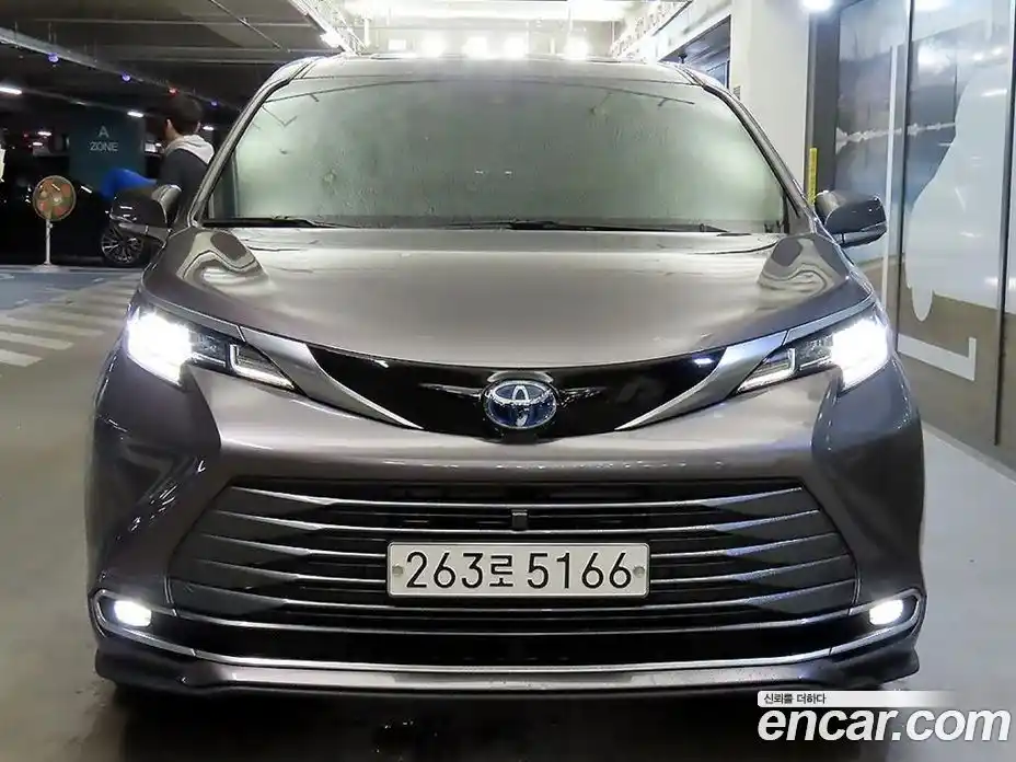 Toyota Sienna 2021 2.5 гидро в Москве № 1624501, фото 2