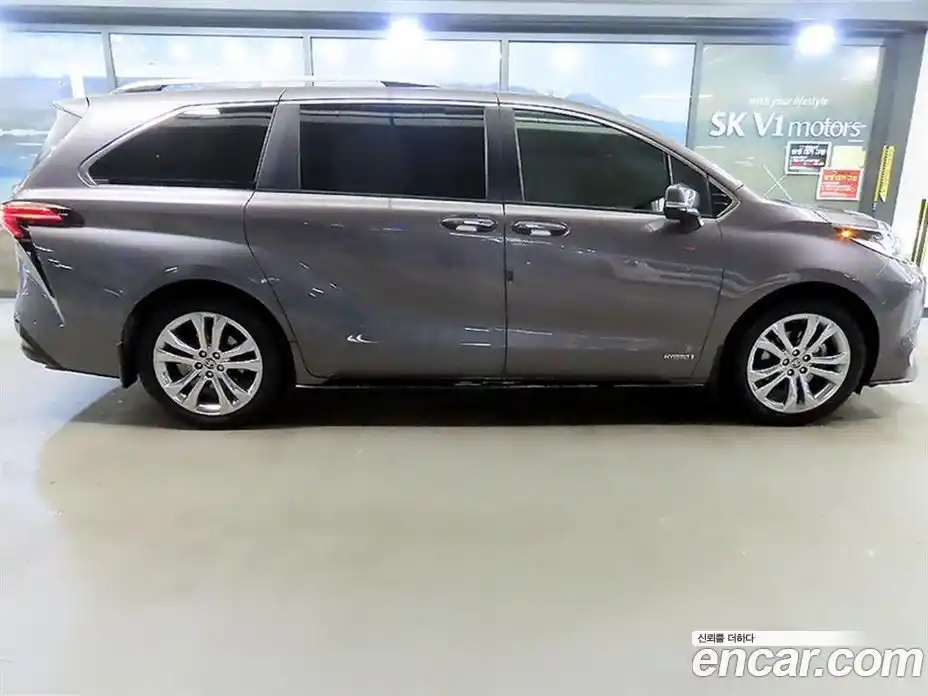 Toyota Sienna 2021 2.5 гидро в Москве № 1624501, фото 3