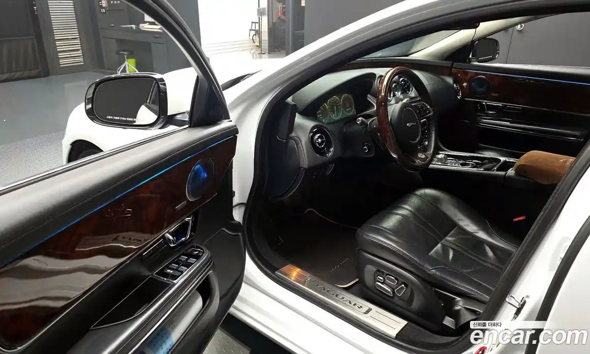 Jaguar XJ 2015 3.0 гидро в Москве № 1625514, фото 10