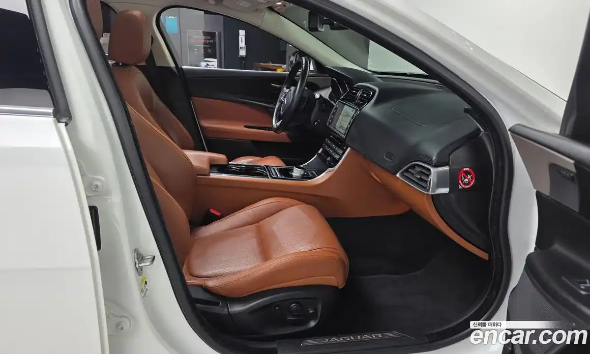Jaguar XE 2015 2.0 гидро в Москве № 1625575, фото 11