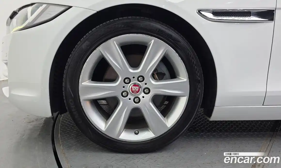 Jaguar XE 2015 2.0 гидро в Москве № 1625575, фото 5