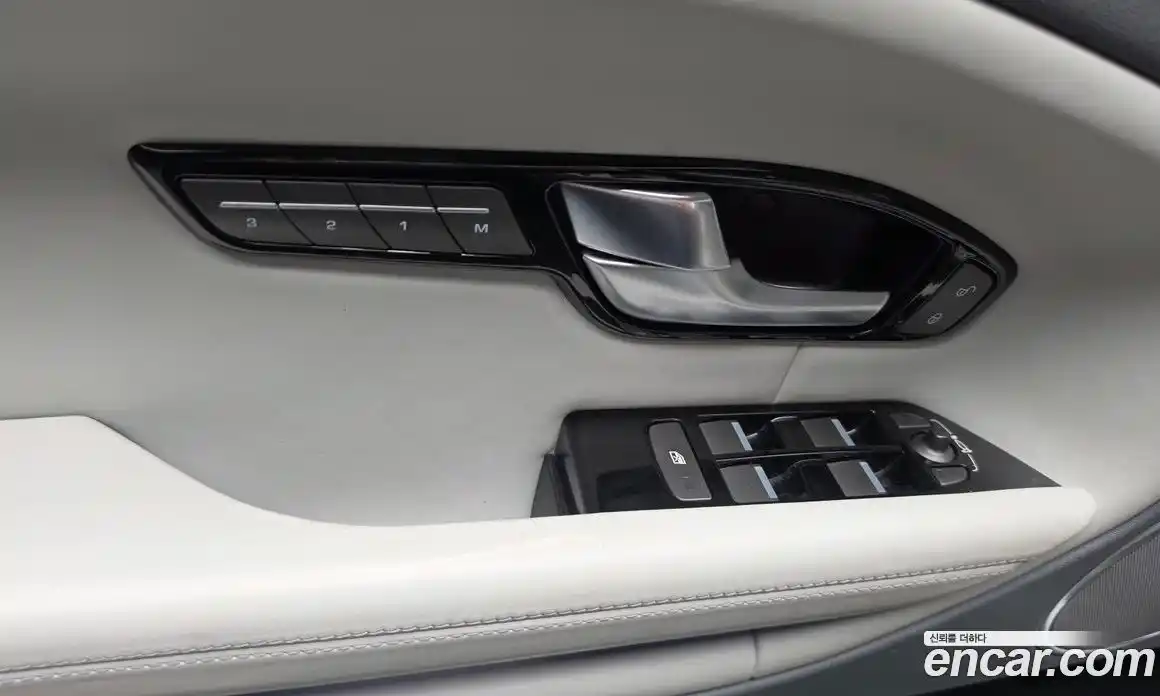 Land Rover Range-Rover Evoque 2016 2.0 гидро в Москве № 1619621, фото 14