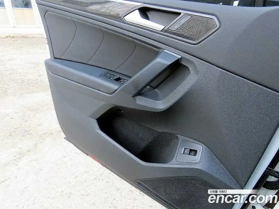 Volkswagen Tiguan 2022 2.0 гидро в Москве № 1623657, фото 11