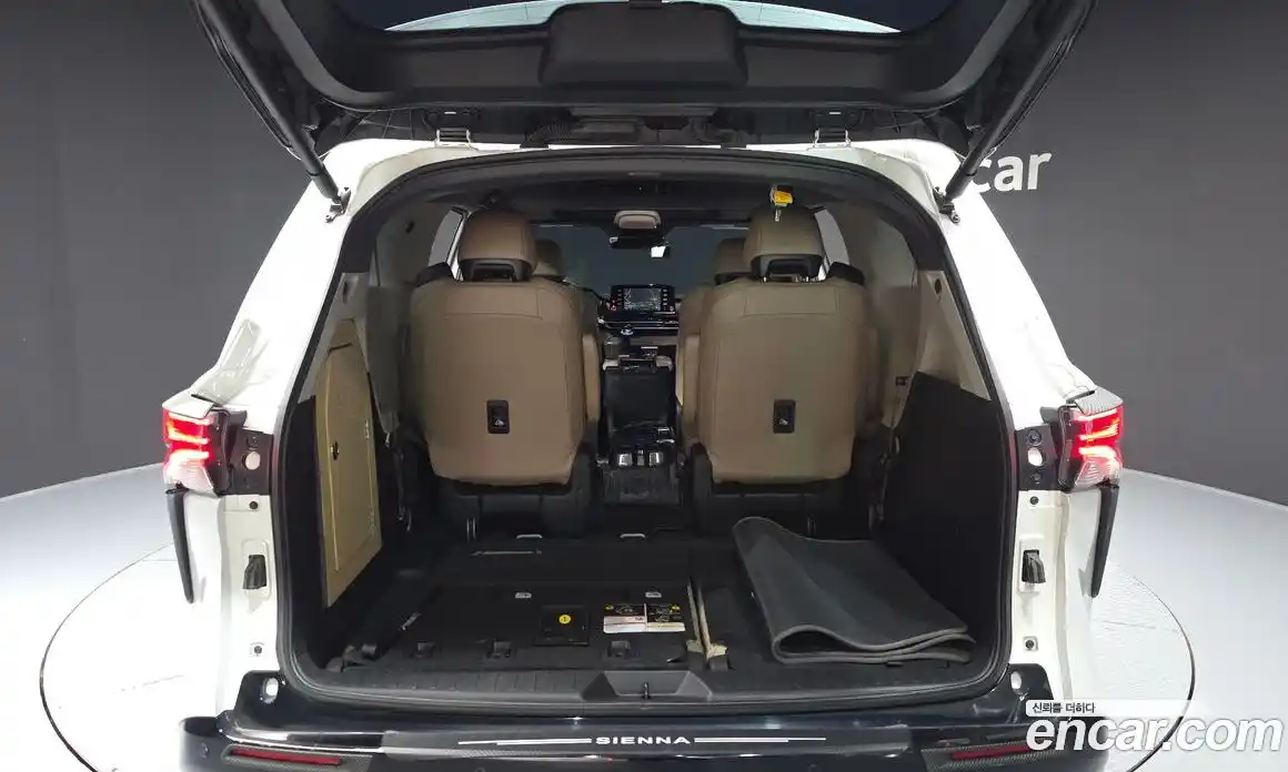Toyota Sienna 2022 2.5 гидро в Москве № 1624401, фото 20