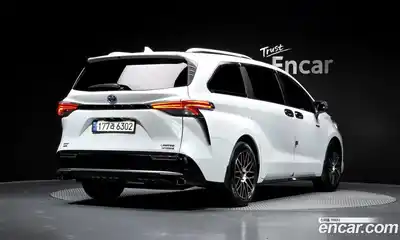 Toyota Sienna 2022 2.5 гидро в Москве № 1624401, миниатюра 2