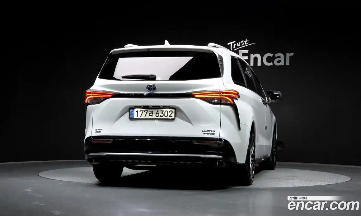 Toyota Sienna 2022 2.5 гидро в Москве № 1624401, фото 4