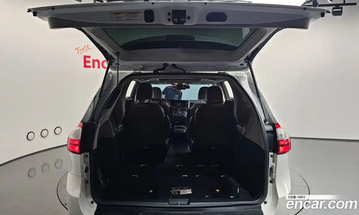 Toyota Sienna 2018 3.5 гидро в Москве № 1624441, фото 20