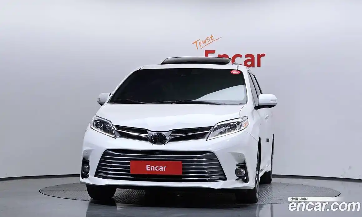 Toyota Sienna 2018 3.5 гидро в Москве № 1624441, фото 3
