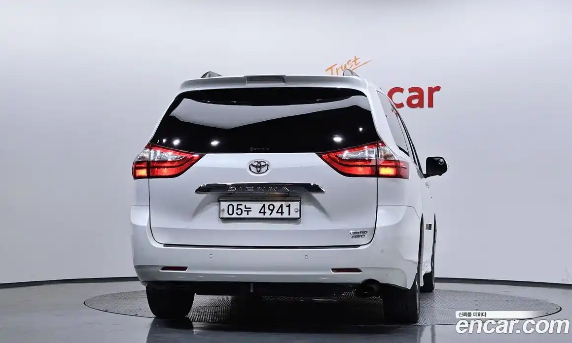 Toyota Sienna 2018 3.5 гидро в Москве № 1624441, фото 4