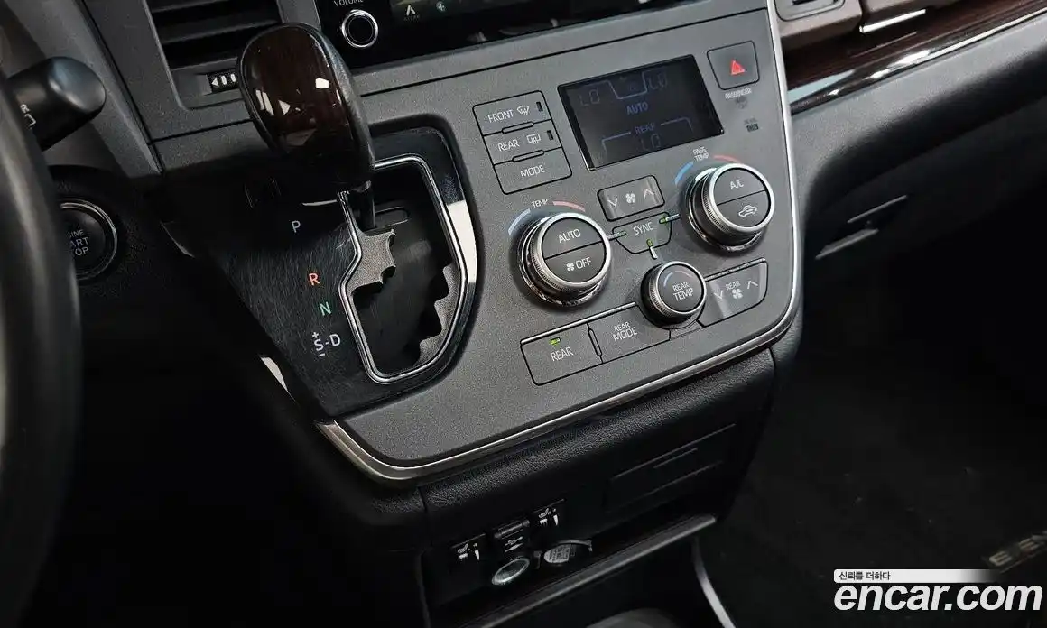 Toyota Sienna 2018 3.5 гидро в Москве № 1624441, фото 9