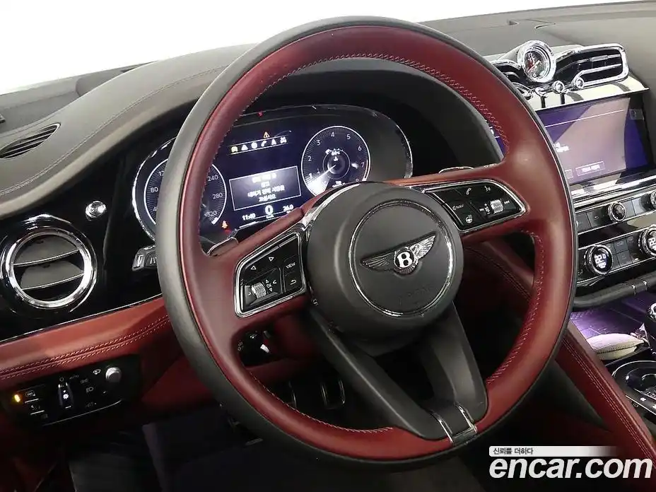 Bentley Bentayga 2021 4.0 гидро в Москве № 256644, фото 18