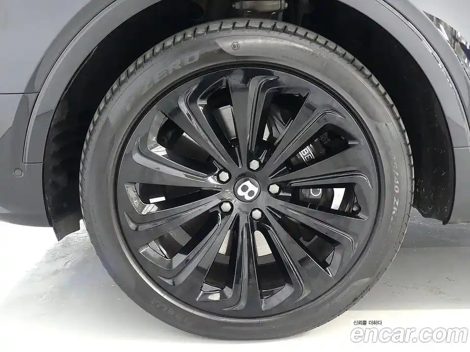 Bentley Bentayga 2021 4.0 гидро в Москве № 256644, фото 4