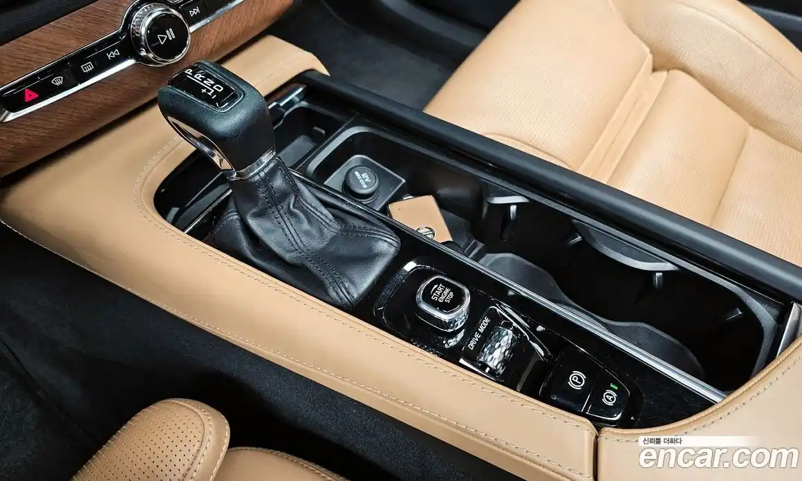 Volvo XC90 2018 2.0 гидро в Москве № 1618766, фото 9