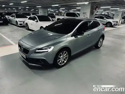 Volvo V40, 2018