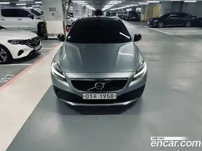 Volvo V40 2018 2.0 гидро в Москве № 1618864, миниатюра 2