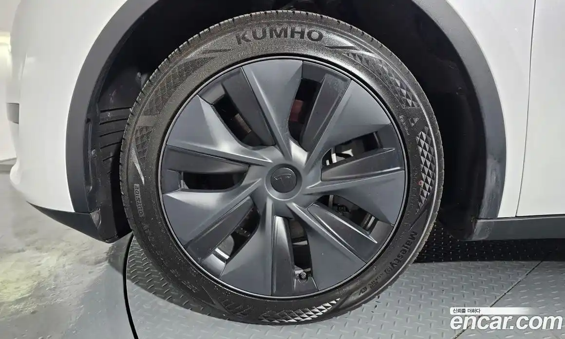 Tesla Model Y 2024 0.2 гидро в Москве № 1622417, фото 4