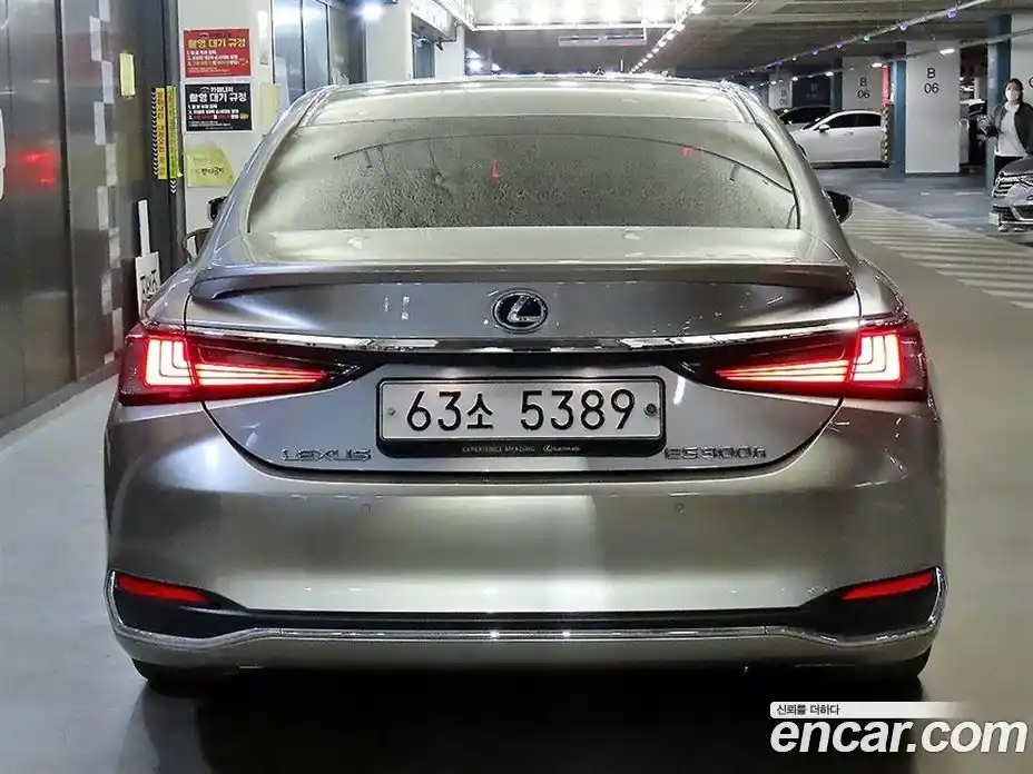 Lexus ES 2019 2.5 вариатор в Москве № 1622933, фото 5