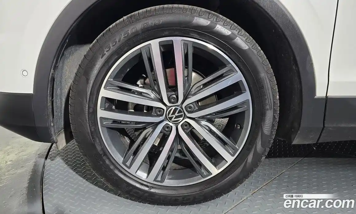 Volkswagen Tiguan 2022 2.0 гидро в Москве № 1622997, фото 5