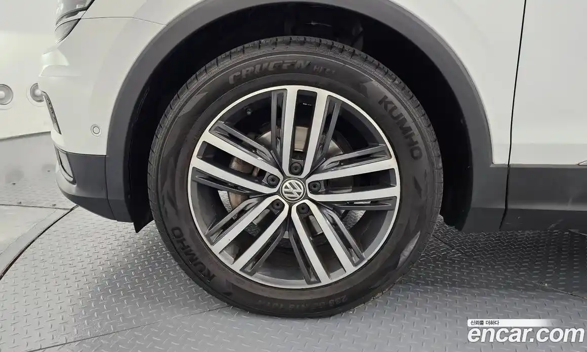 Volkswagen Tiguan 2018 2.0 гидро в Москве № 1623221, фото 5