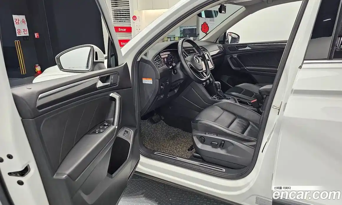 Volkswagen Tiguan 2018 2.0 гидро в Москве № 1623221, фото 10