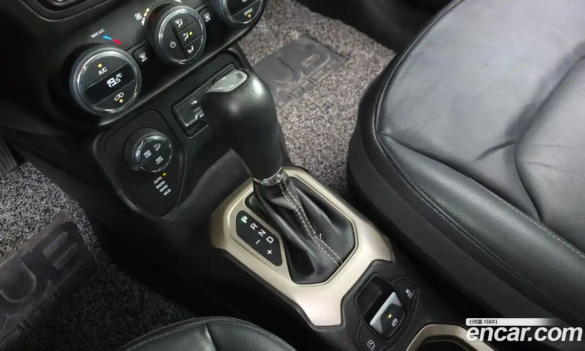 Jeep Renegade 2016 2.0 гидро в Москве № 1624141, фото 9