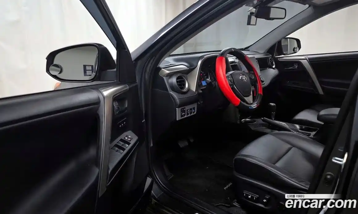 Toyota RAV4 2015 2.5 гидро в Москве № 1624399, фото 11