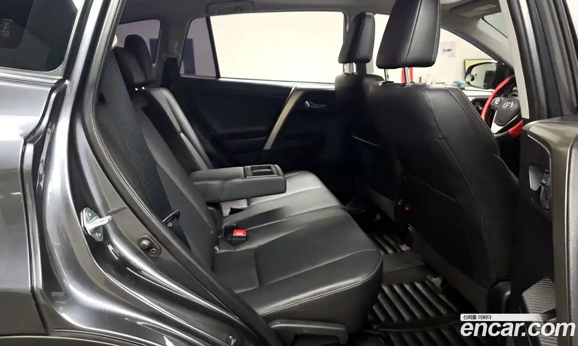 Toyota RAV4 2015 2.5 гидро в Москве № 1624399, фото 12