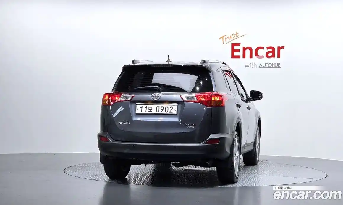 Toyota RAV4 2015 2.5 гидро в Москве № 1624399, фото 4