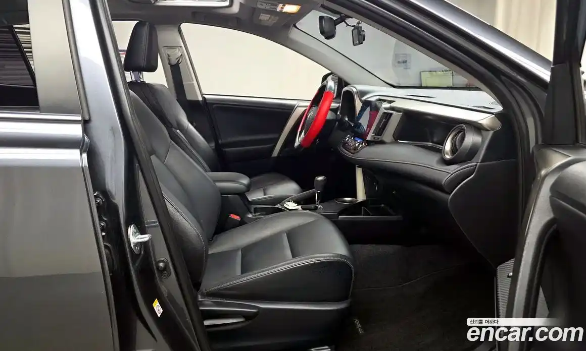 Toyota RAV4 2015 2.5 гидро в Москве № 1624399, фото 10
