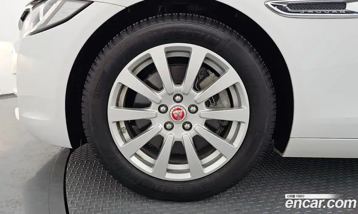 Jaguar XE 2015 2.0 гидро в Москве № 1625510, фото 5