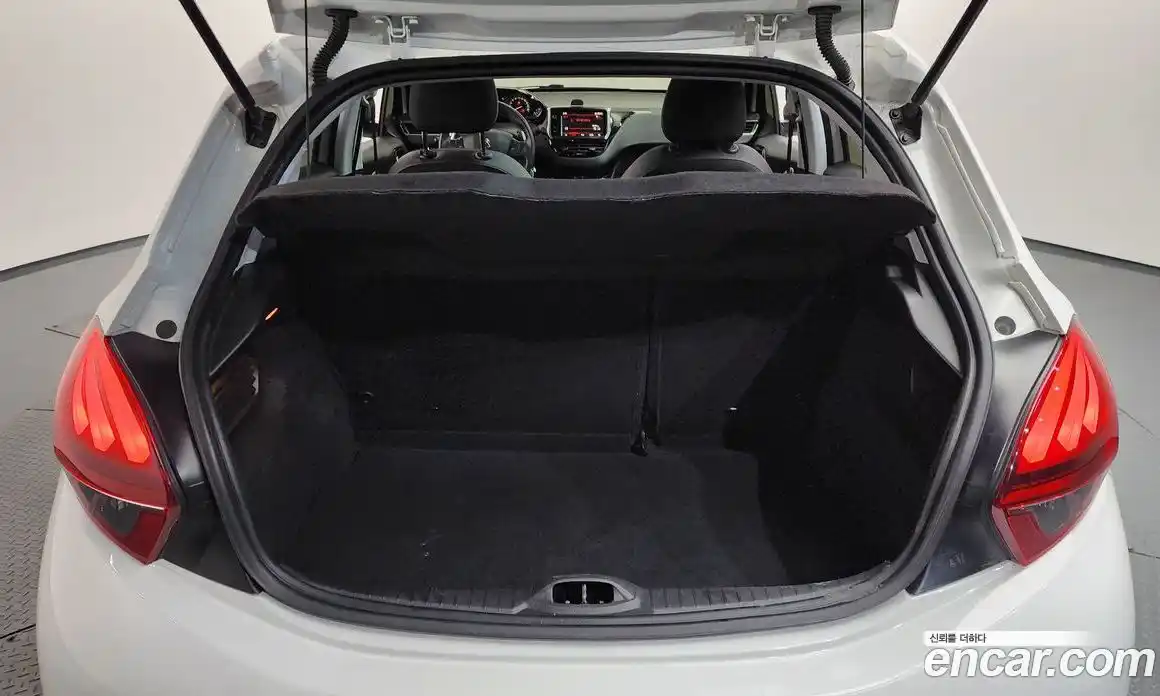 Peugeot 208 2018 1.6 гидро в Москве № 1625825, фото 20