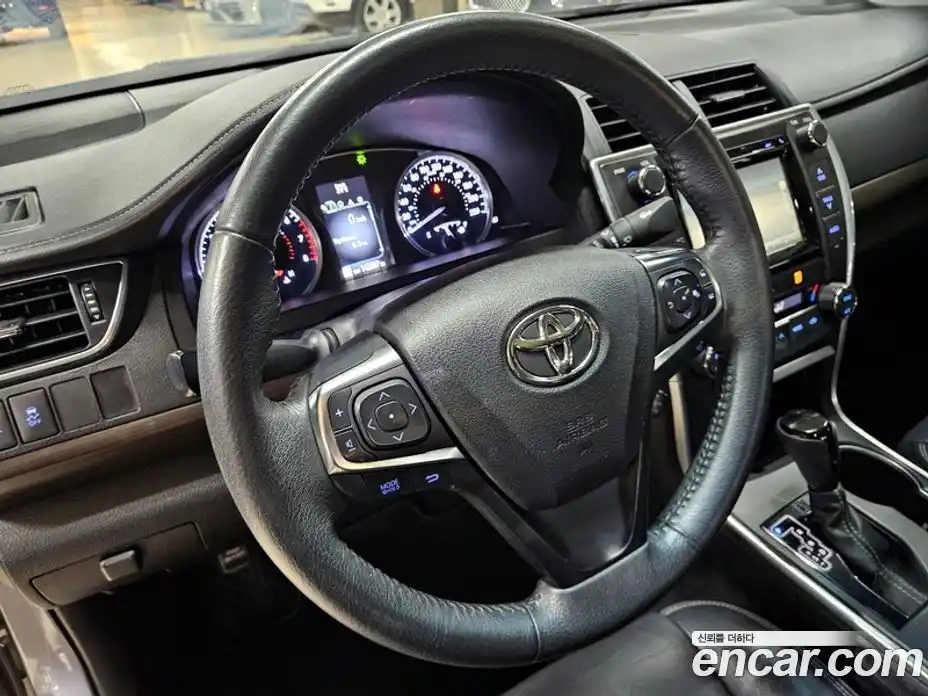 Toyota Camry 2017 2.5 гидро в Москве № 170353, фото 18