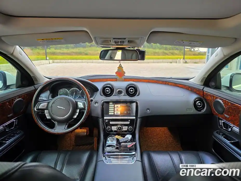 Jaguar XJ 2015 3.0 гидро в Москве № 305198, фото 12
