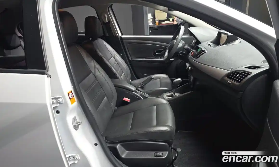 Renault SM3 2018 1.6 гидро в Москве № 1615156, фото 11
