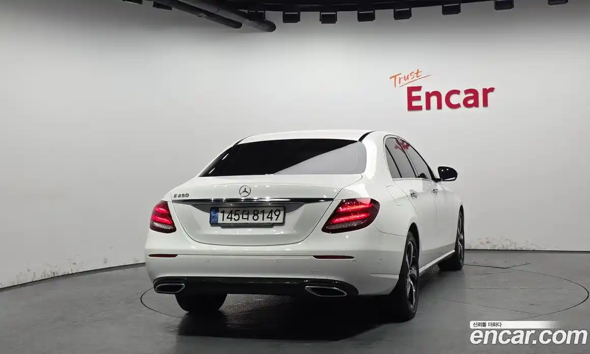 Mercedes-Benz E-Class 2020 2.0 гидро в Москве, фото 4