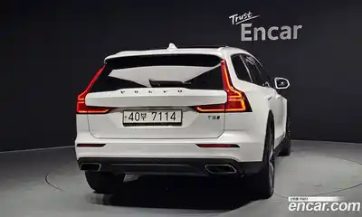 Volvo V60 2019 2.0 гидро в Москве № 1618753, миниатюра 4