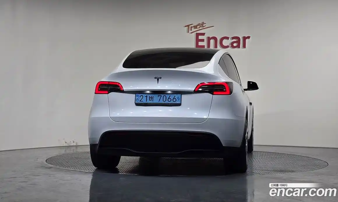 Tesla Model Y 2023 0.2 гидро в Москве № 1622566, фото 4