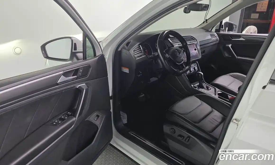 Volkswagen Tiguan 2019 2.0 гидро в Москве № 1623341, фото 11