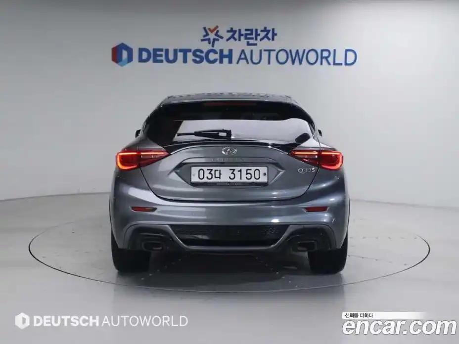 Infiniti Q30 2017 2.0 гидро в Москве № 1625777, фото 4
