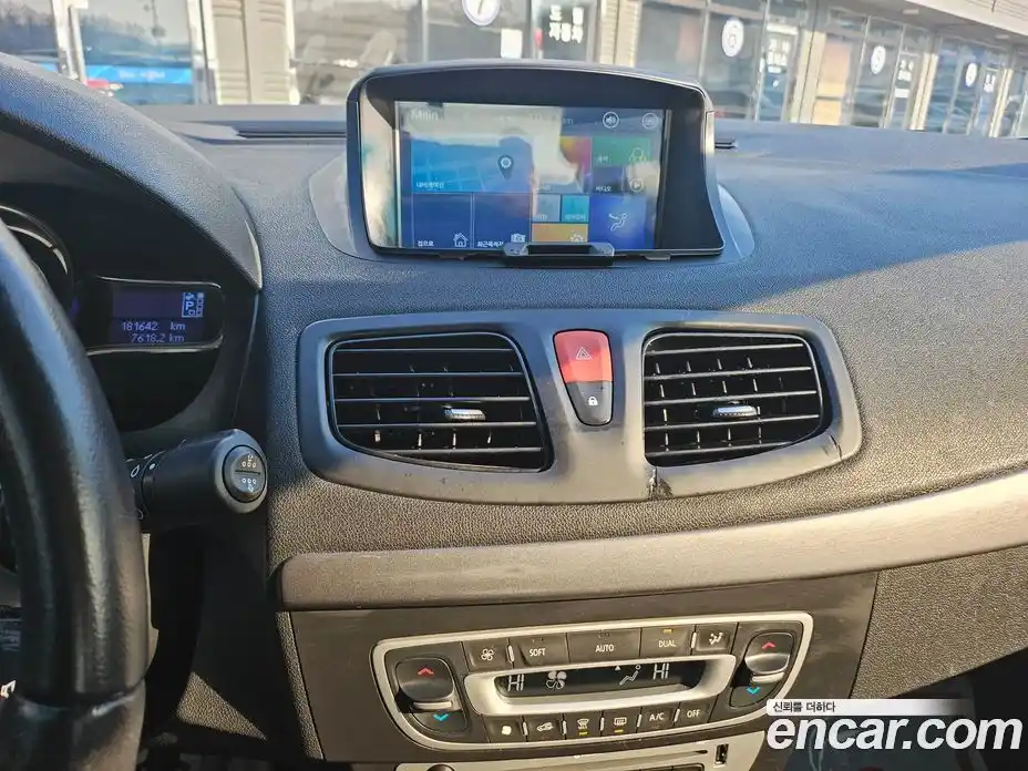 Renault SM3 2017 1.6 гидро в Москве № 186551, фото 10