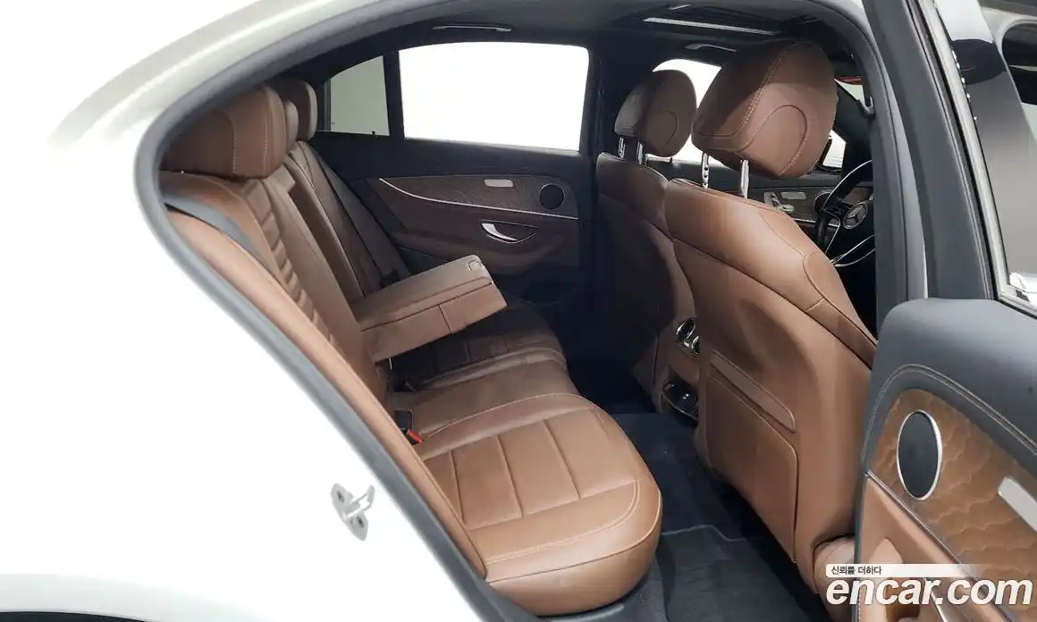 Mercedes-Benz E-Class 2022 2.0 гидро, фото 12