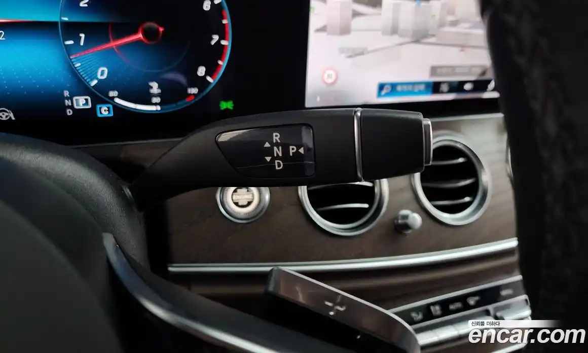 Mercedes-Benz E-Class 2022 2.0 гидро, фото 9