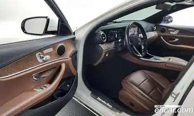 Mercedes-Benz E-Class 2022 2.0 гидро, миниатюра 10