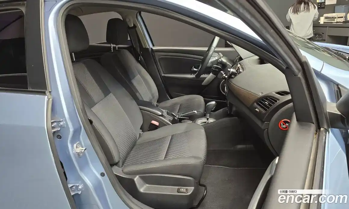 Renault SM3 2009 1.6 гидро в Москве № 224053, фото 12