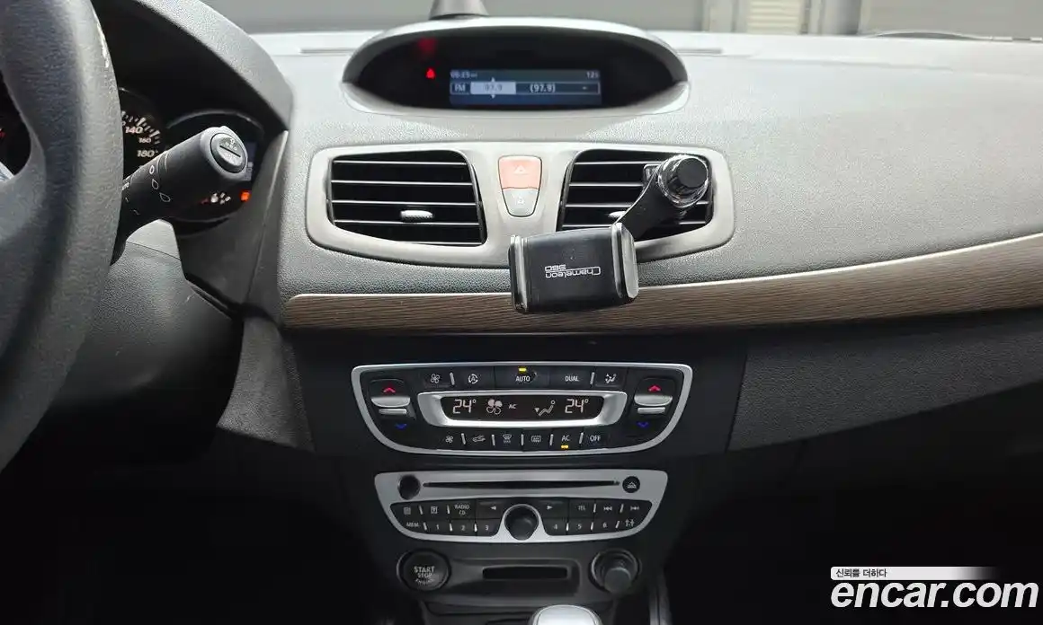 Renault SM3 2009 1.6 гидро в Москве № 224053, фото 19
