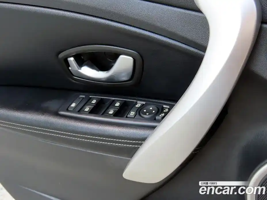 Renault SM3 2011 1.6 гидро в Москве № 1248184, фото 11