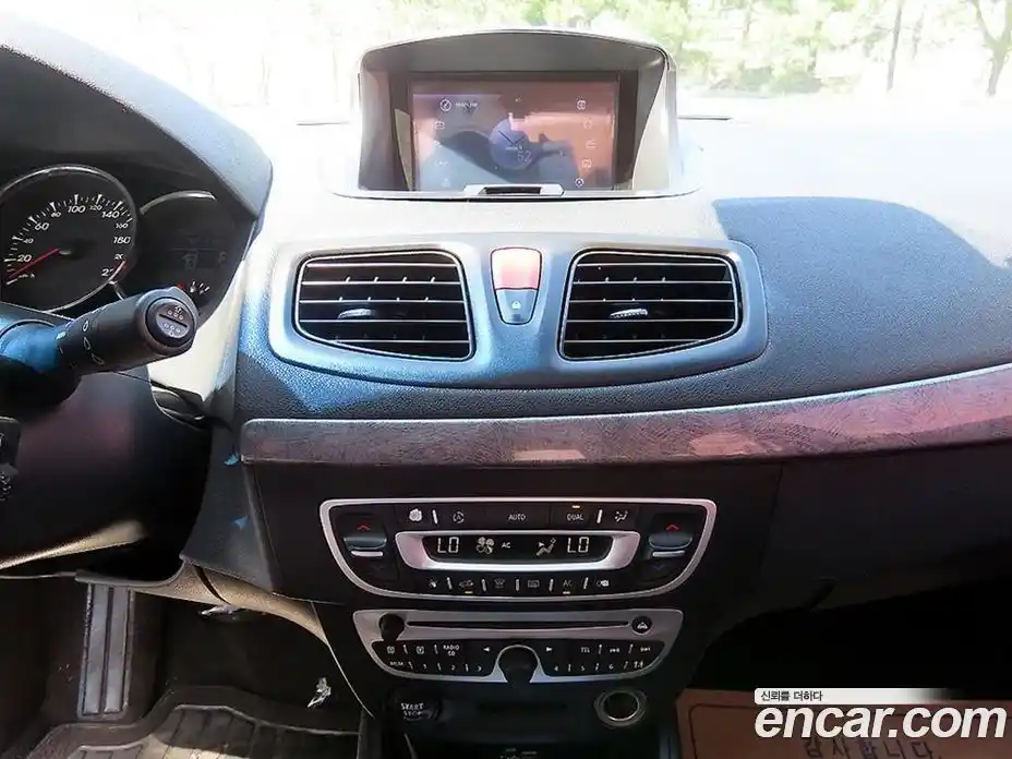 Renault SM3 2011 1.6 гидро в Москве № 1248184, фото 12